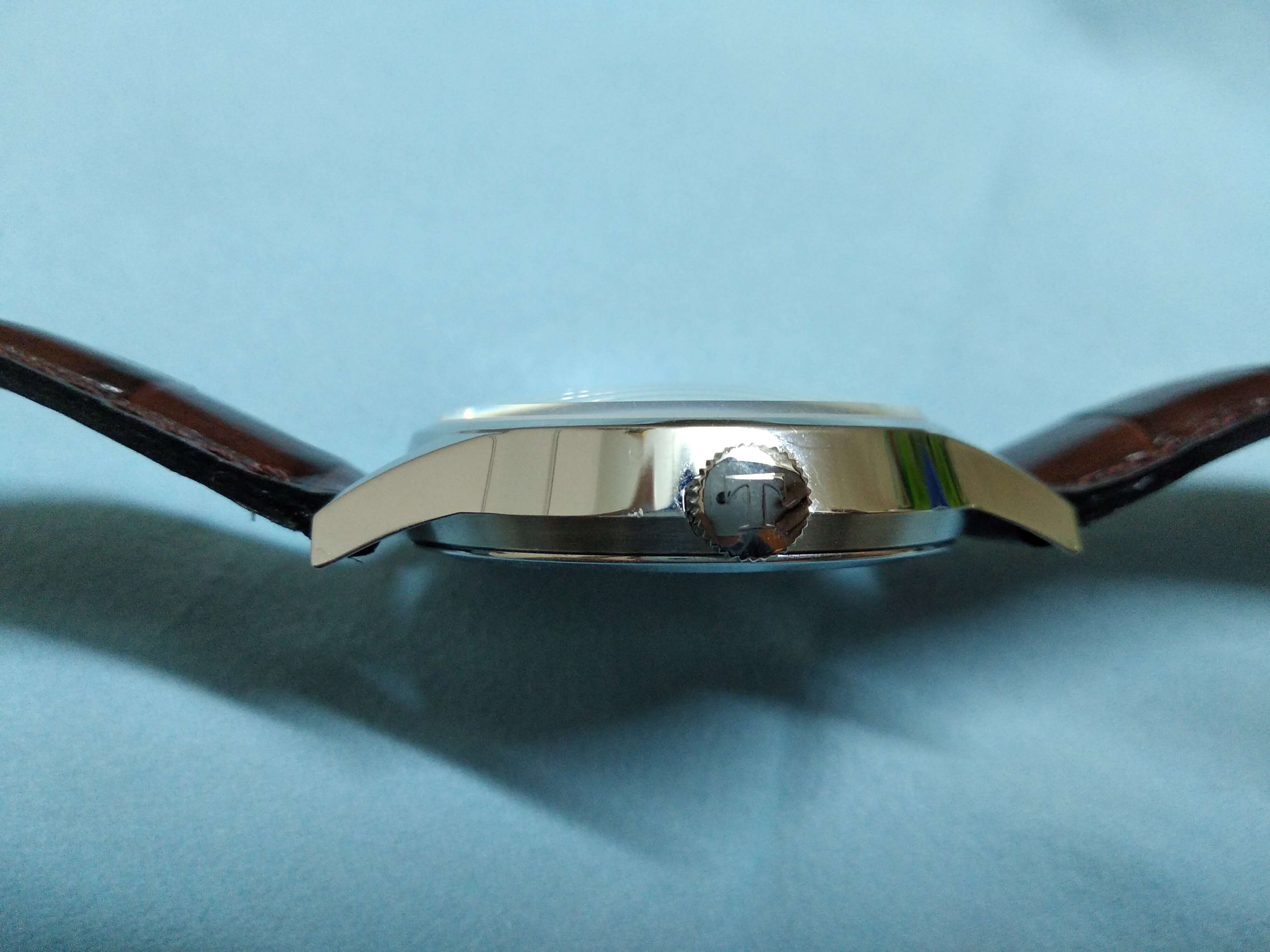 Tissot Visodate sides domed sapphire crystal