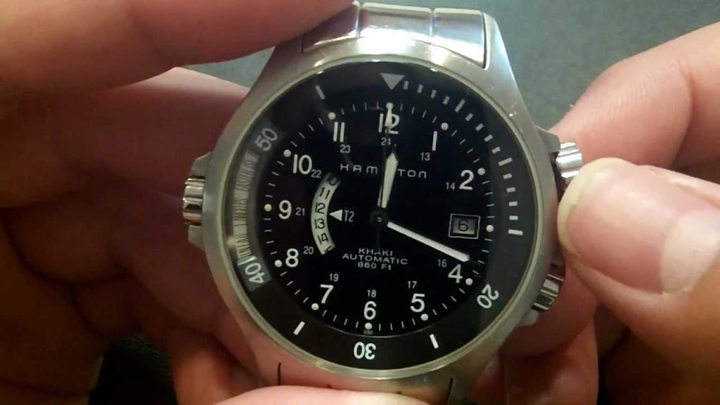 Manually wind outlet automatic watch