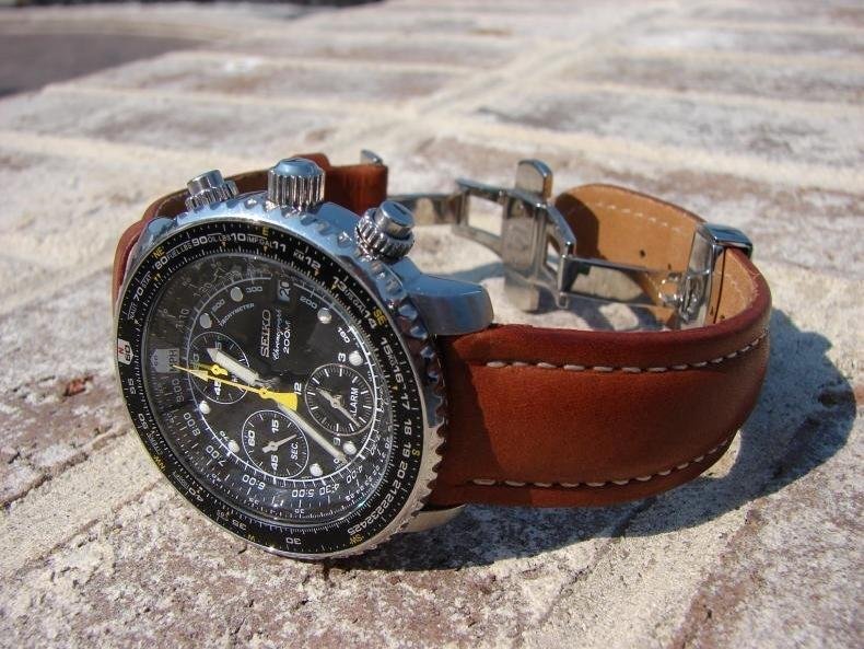 seiko-flightmaster-alarm-chronograph-sna411-review-leather-strap