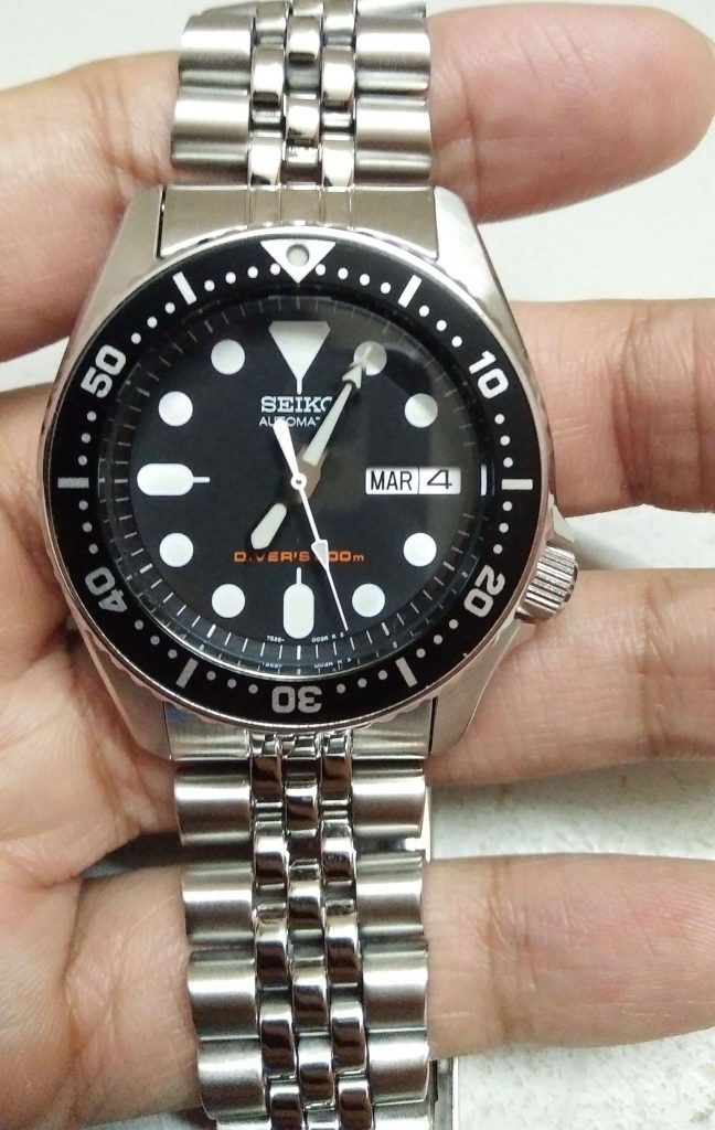 Seiko SKX013 black dial