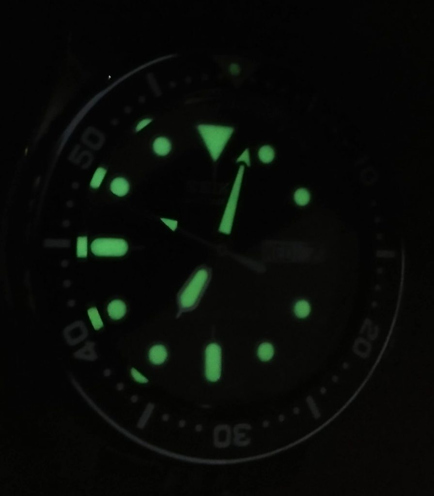 Seiko SKX013 lume from side