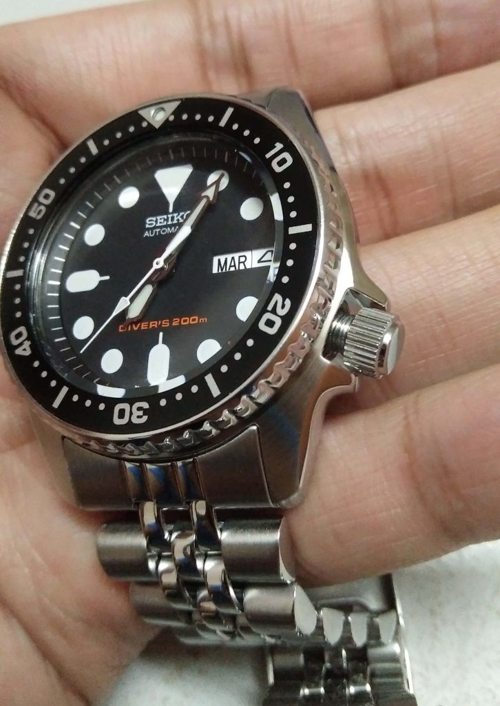 Seiko SKX013 screw down crown