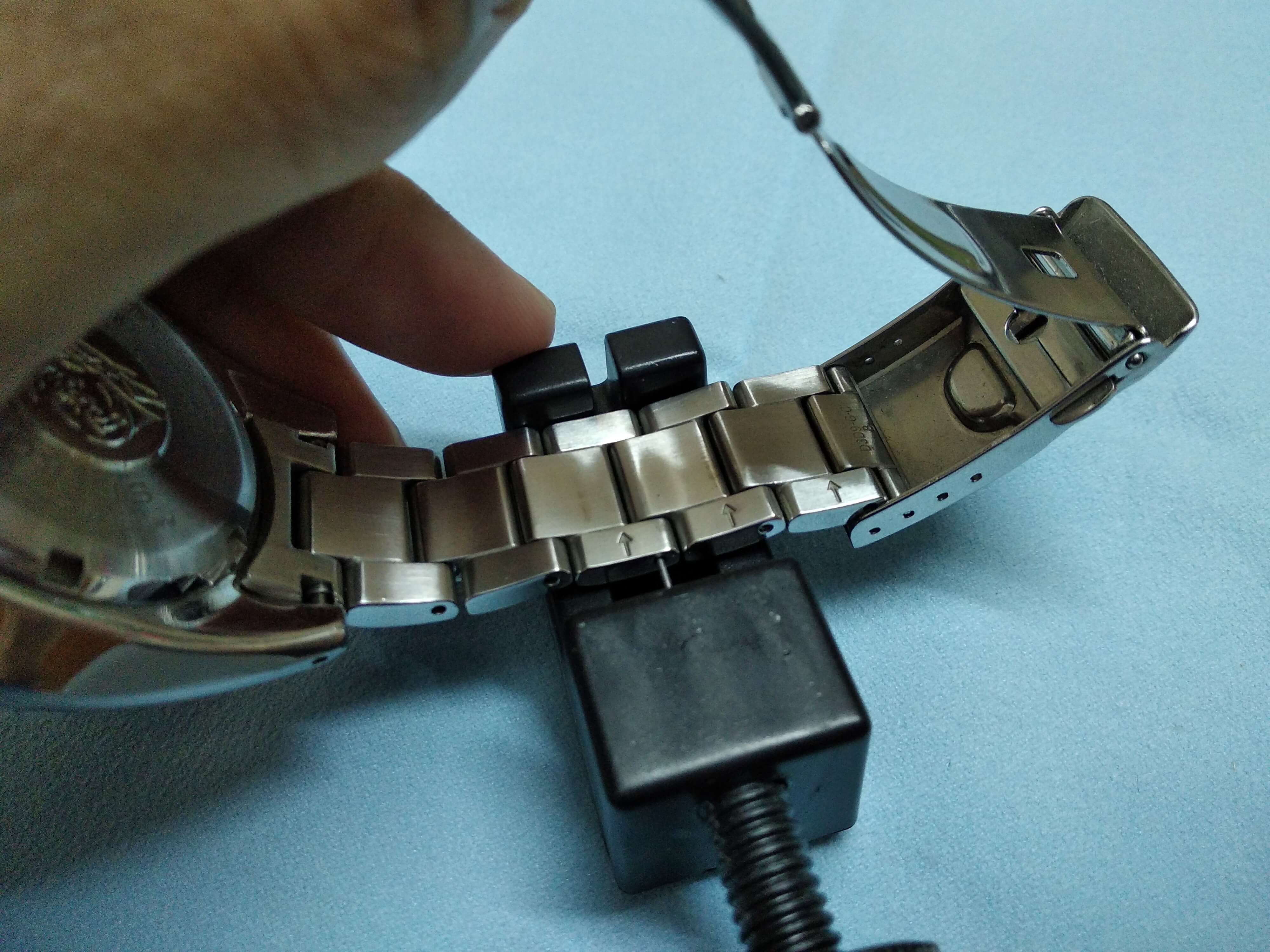 How To Adjust Seiko Watch Bracelet | Automatic Watches For Men